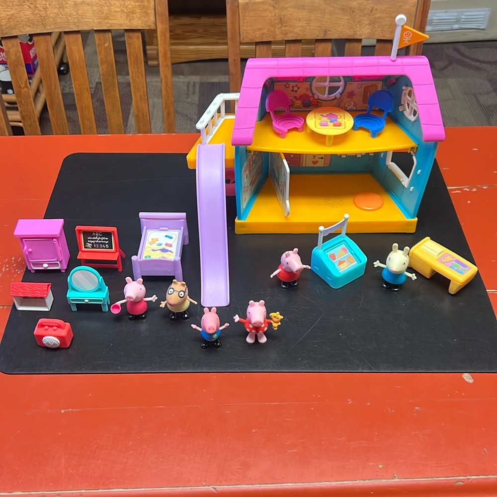Peppa Pig Peppa’s Club Kids-Only Clubhouse Set. All Pieces Included PLUS SOME…